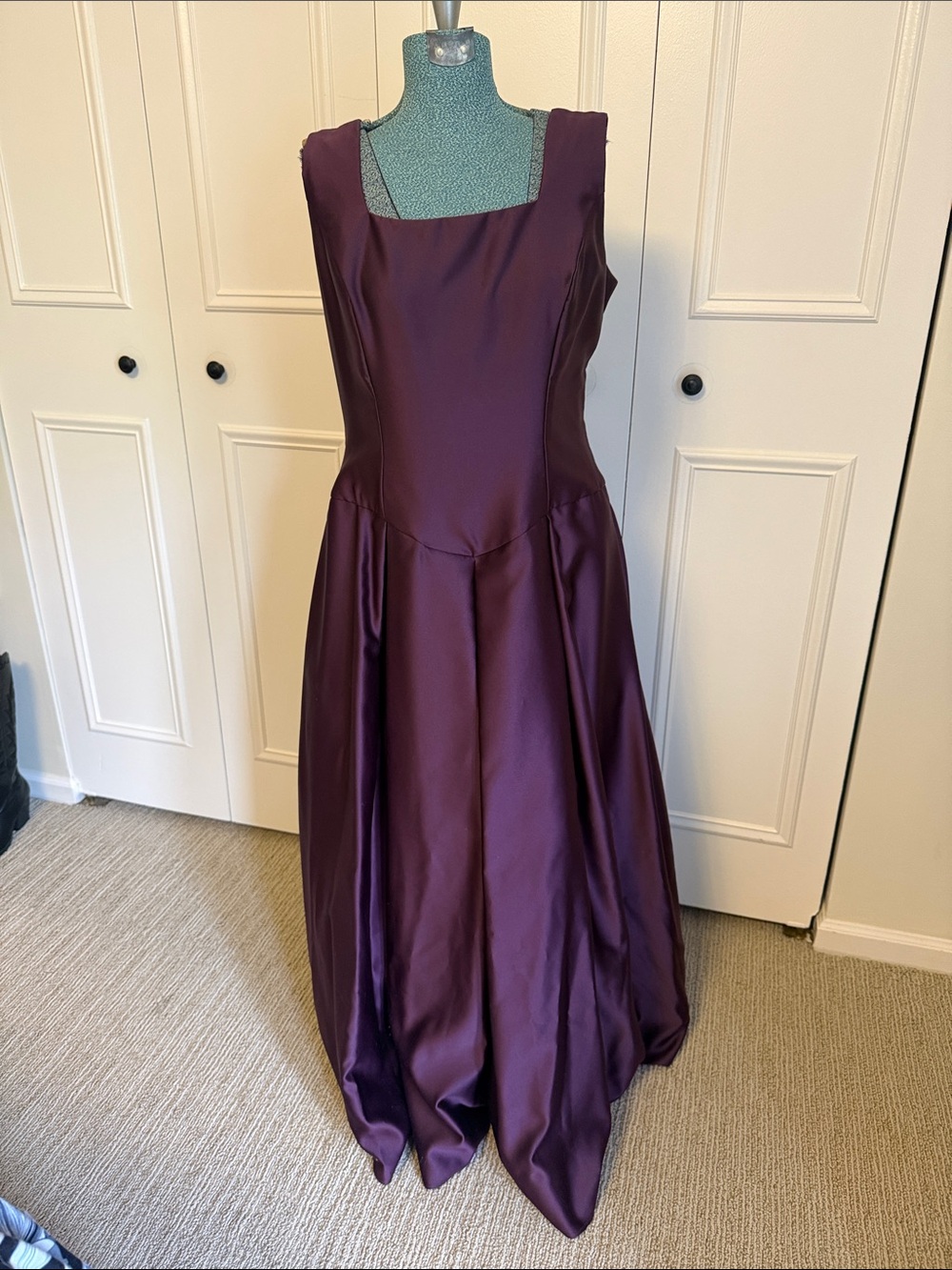 Sleeveless Elegant Prom Dress in Deep Purple